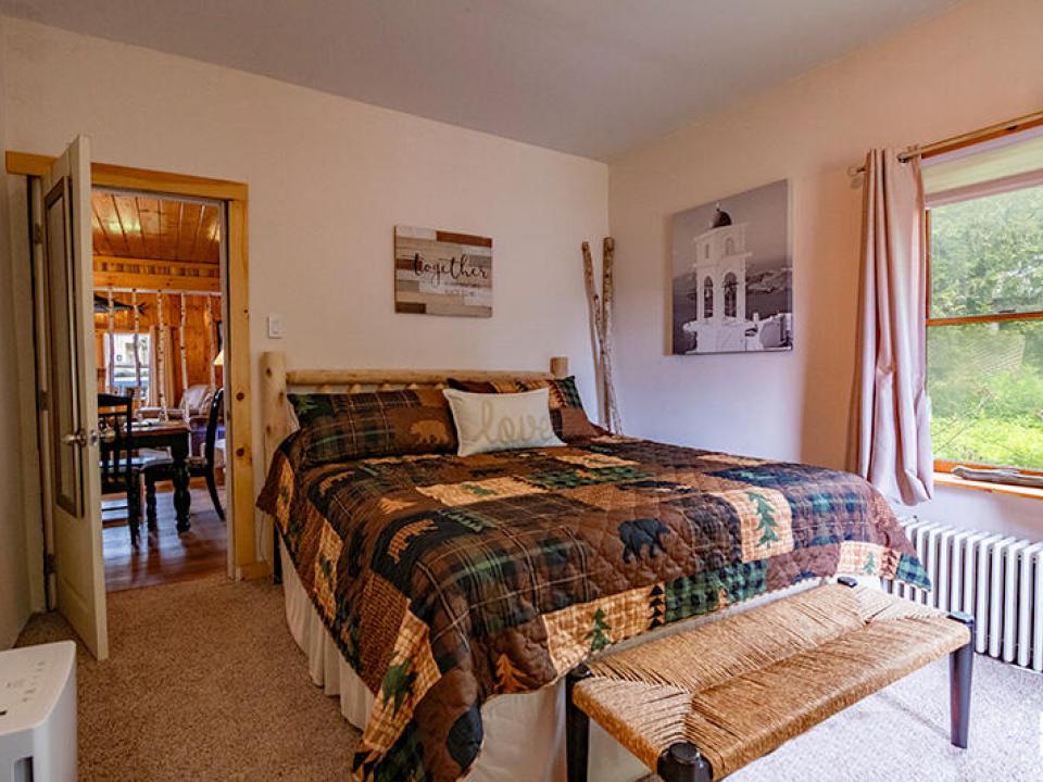 SentinelApartment_Downstairs_Bedroom1