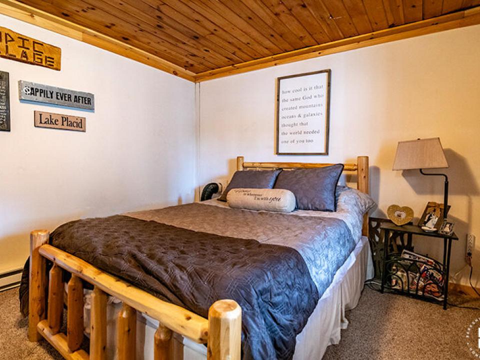 SentinelApartment_Downstairs_Bedroom2