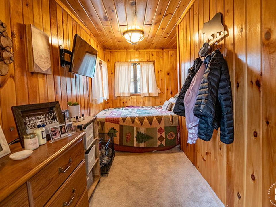 SentinelApartment_Downstairs_Bedroom3