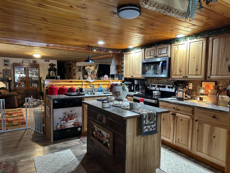 37 Fields Way kitchen 1