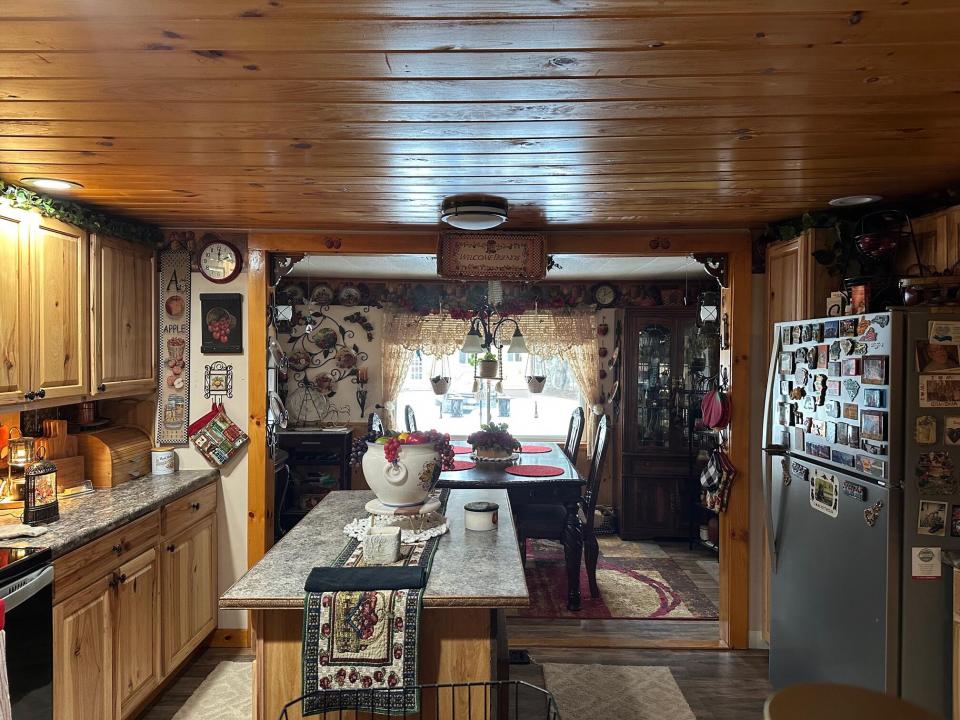 37 Fields Way kitchen 2