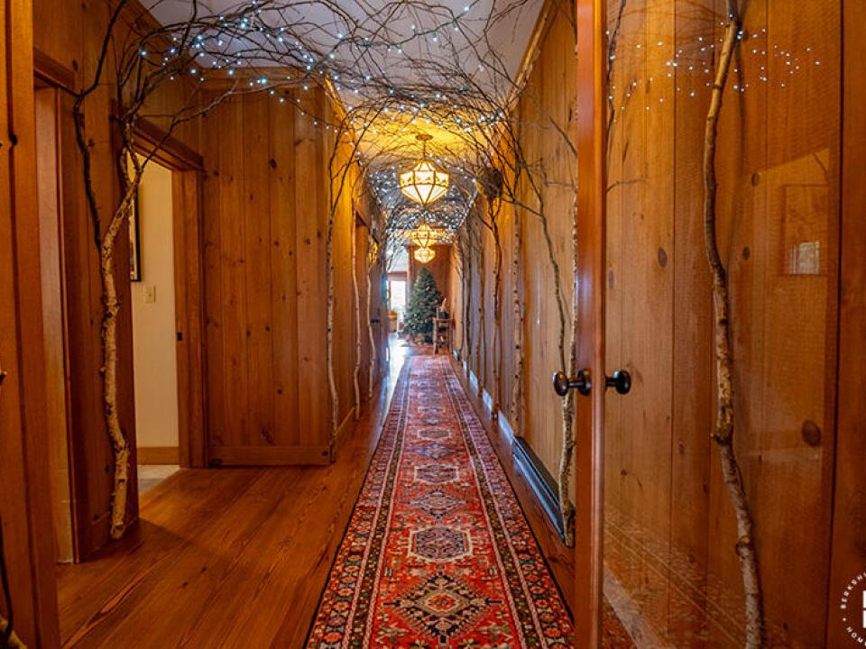 HillsideCondoWithWhitefaceMountainViews_