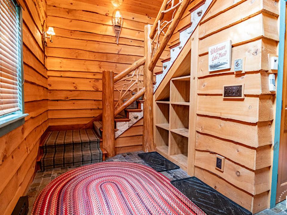 HillsideCondoWithWhitefaceMountainViews_