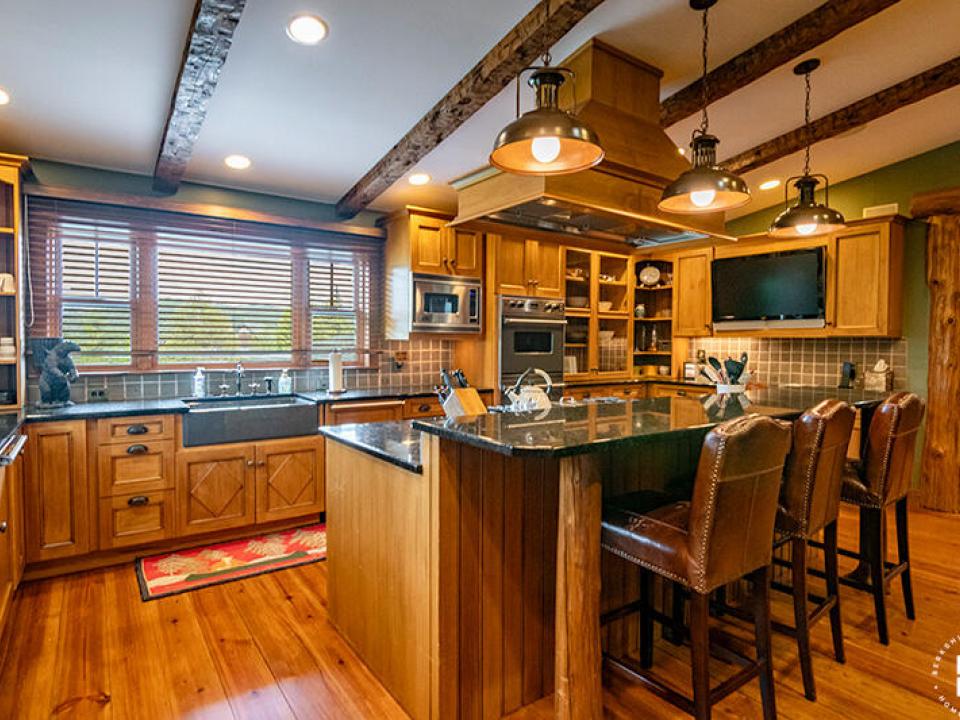 HillsideCondoWithWhitefaceMountainViews_