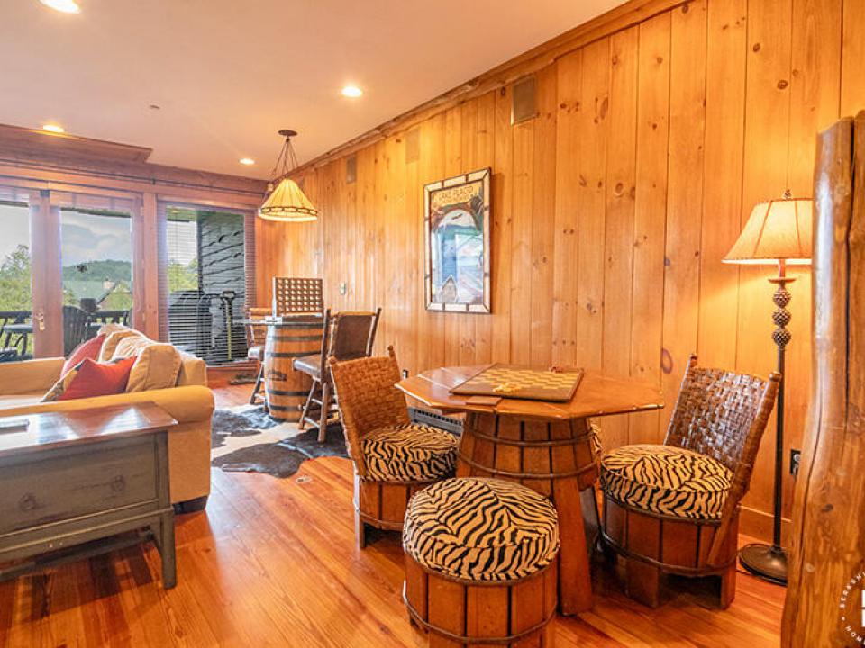 HillsideCondoWithWhitefaceMountainViews_