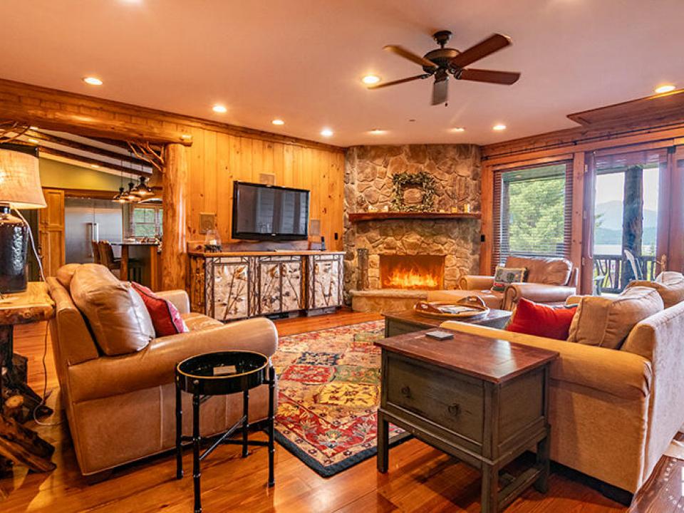 HillsideCondoWithWhitefaceMountainViews_