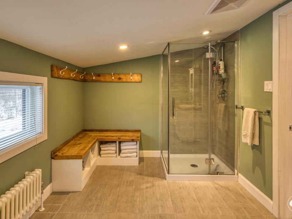 BATHROOM ll-ll