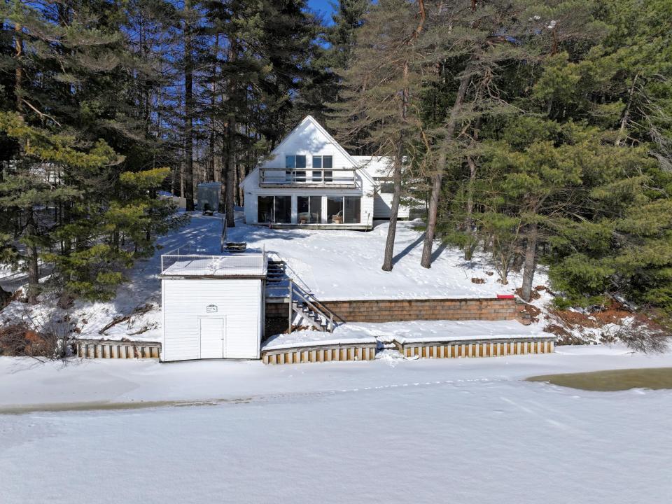 Stork's Rest Waterfront Camp in Winter