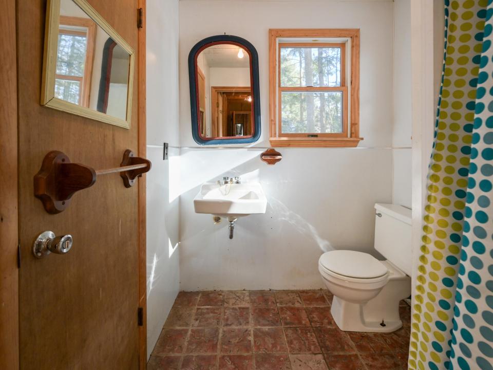 Stork's Rest Bathroom 2