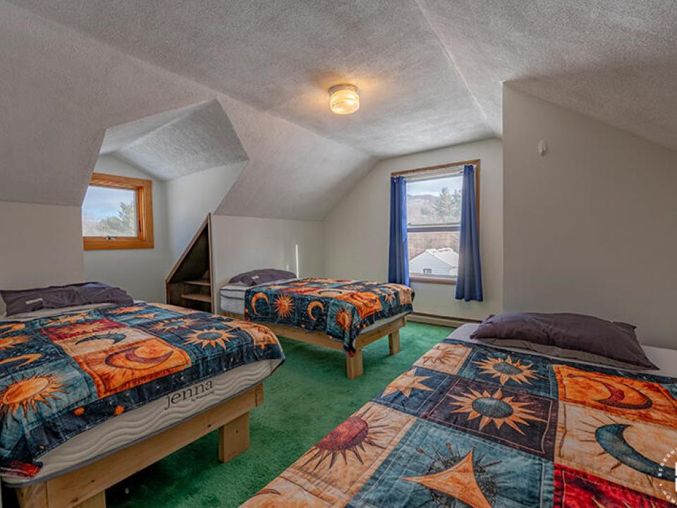 CapeCodStyleInKeeneValley_Bedroom2