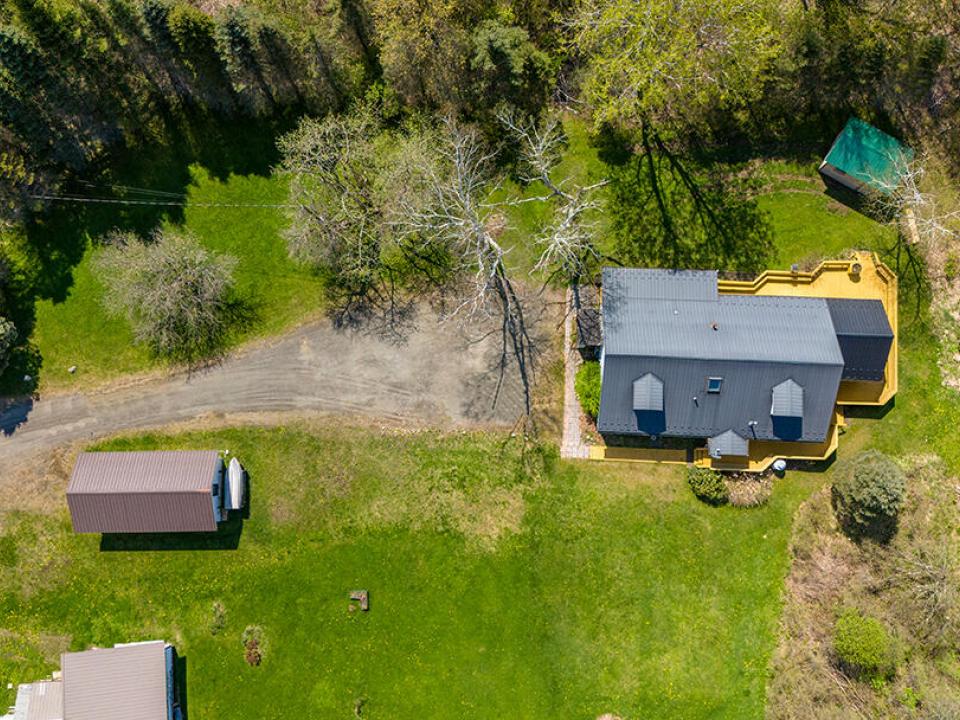 CapeCodInKeeneValley_Spring_A_Above