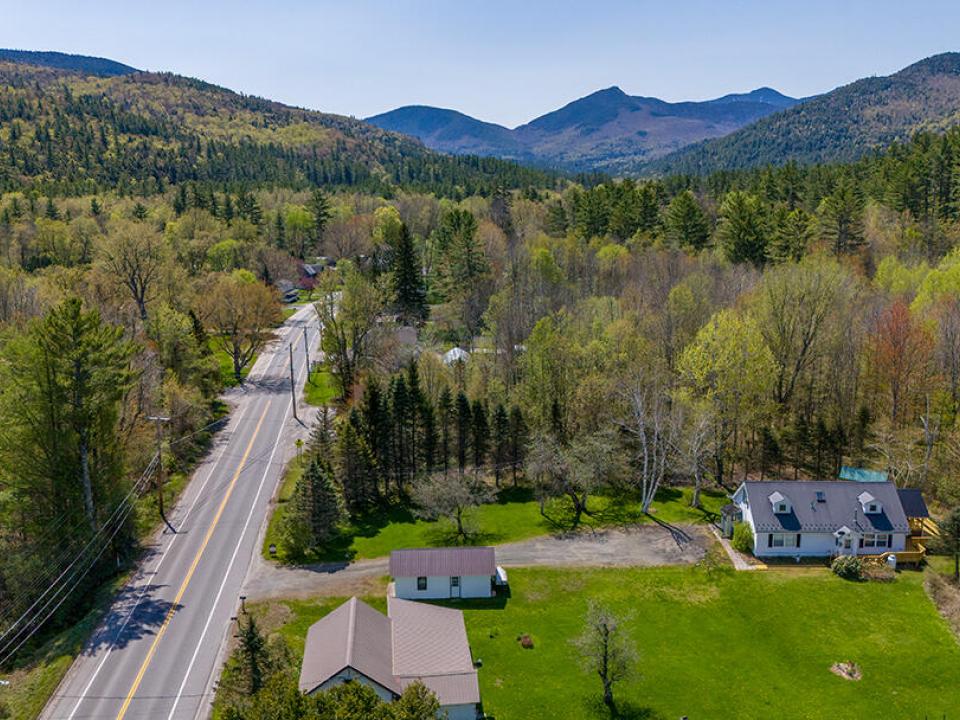 CapeCodInKeeneValley_Spring_A_Exterior_S