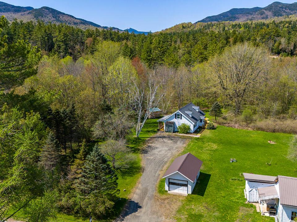 CapeCodInKeeneValley_Spring_A_Exterior_F