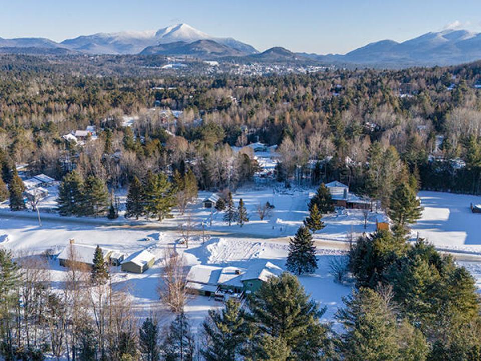 RenovatedLakePlacidHomeOnJerseyDr_Winter