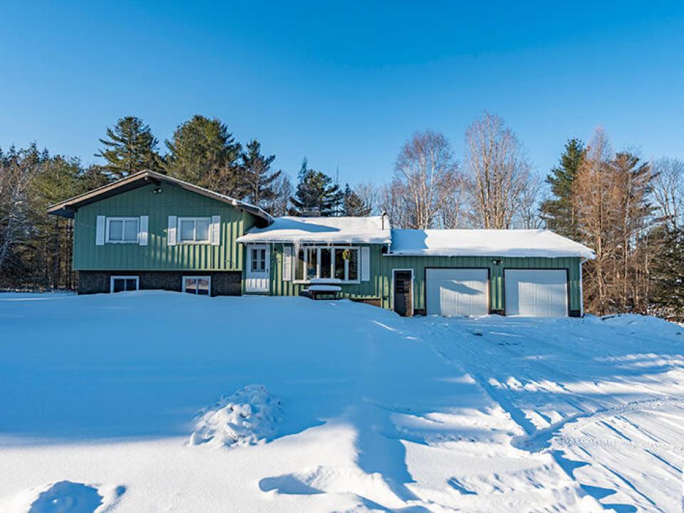 RenovatedLakePlacidHomeOnJerseyDr_Winter