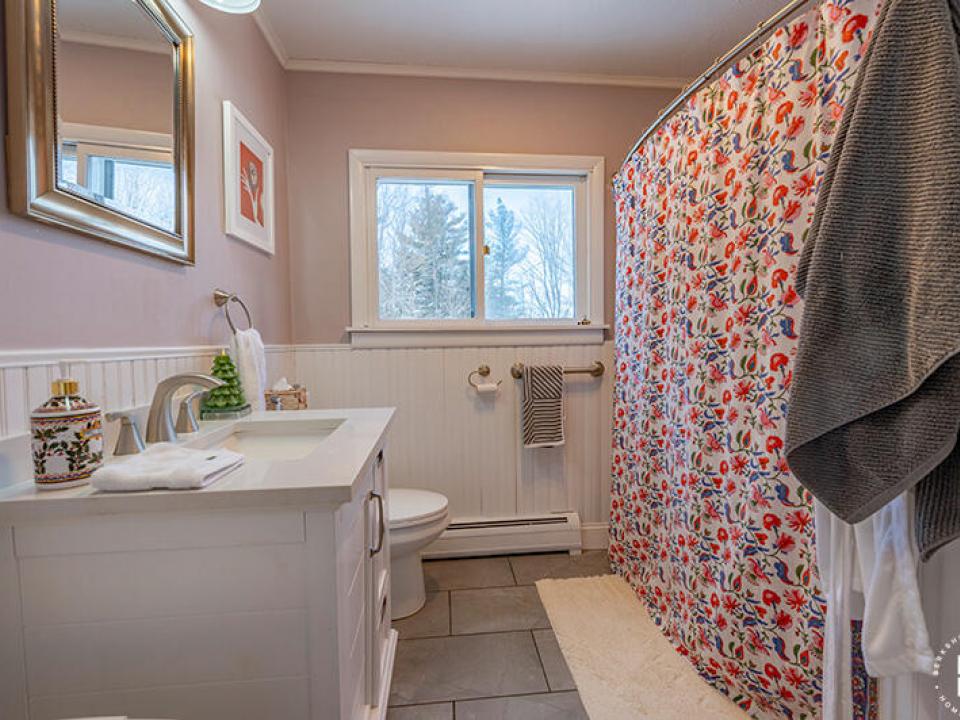RenovatedHomeOnJersey_Bathroom2