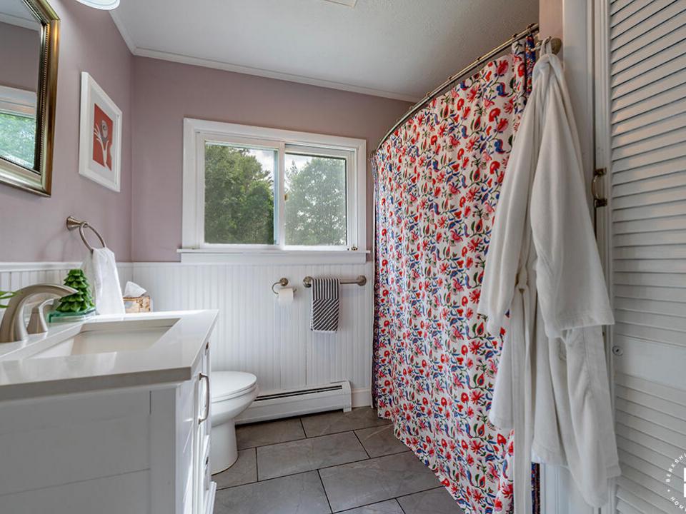 HomeOnJersey_Summer_Bathroom2