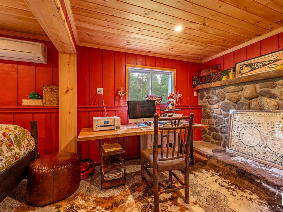 HomeOnJersey_Summer_Bedroom3_Desk