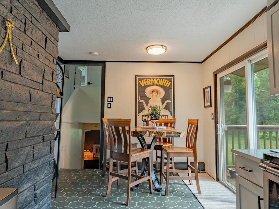 HomeOnJersey_Summer_DR_From_Kitchen_V