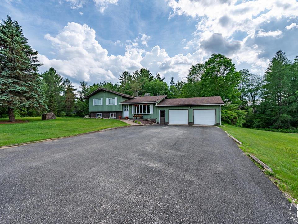 HomeOnJersey_Summer_Exterior_Driveway