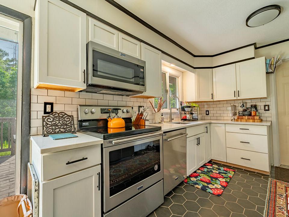 HomeOnJersey_Summer_Kitchen_Stove