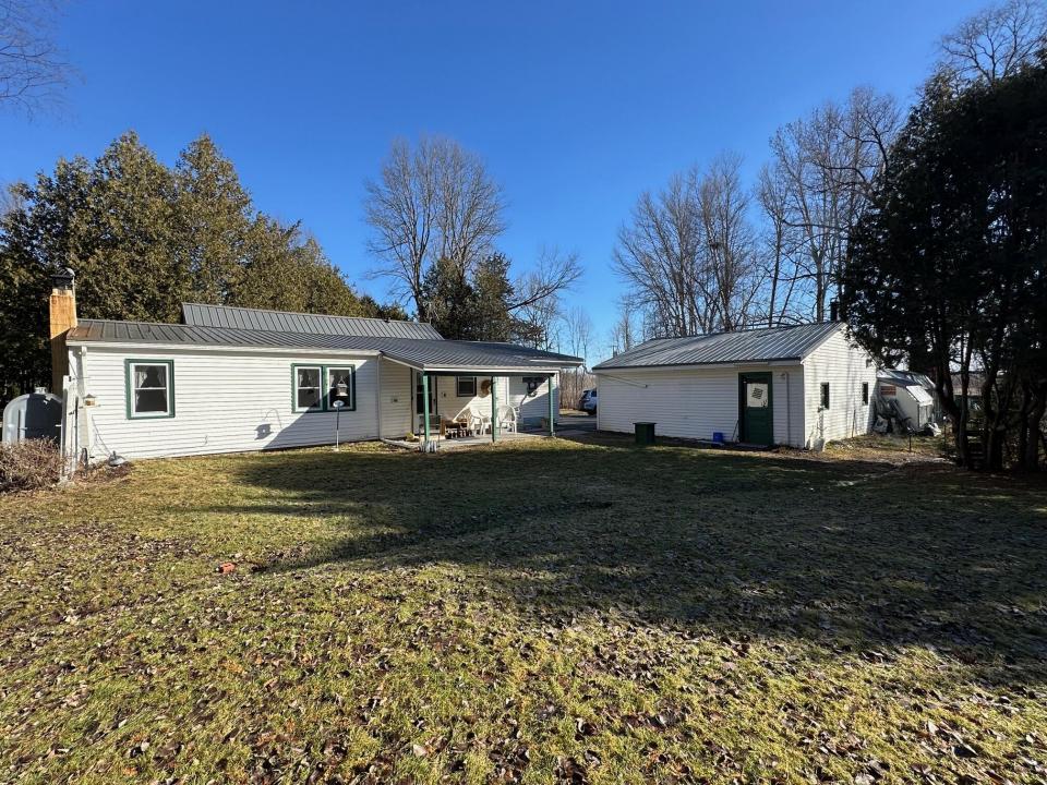 92 Arnold Rd back