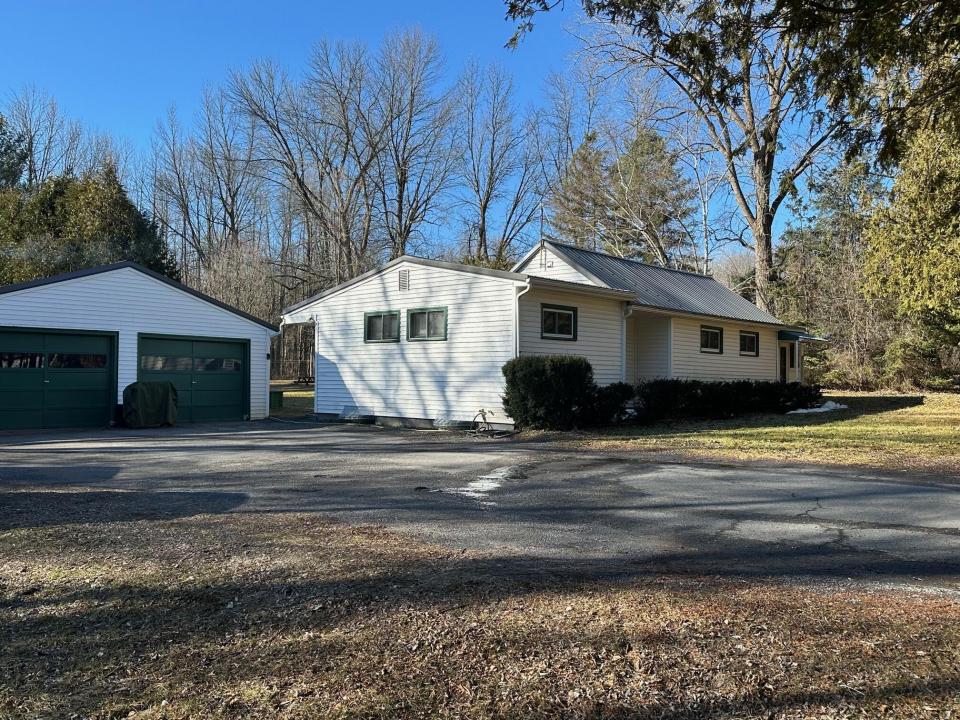 92 Arnold Rd Front 92 Arnold Rd Front