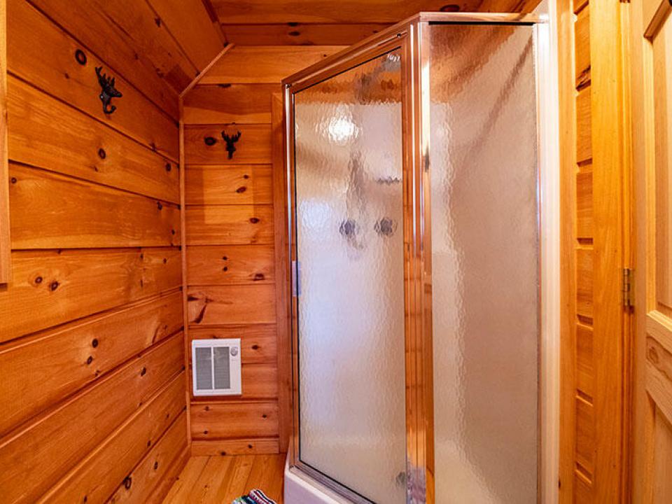 Camp_Stillwaters_Bath_Bedroom2_Upstairs_