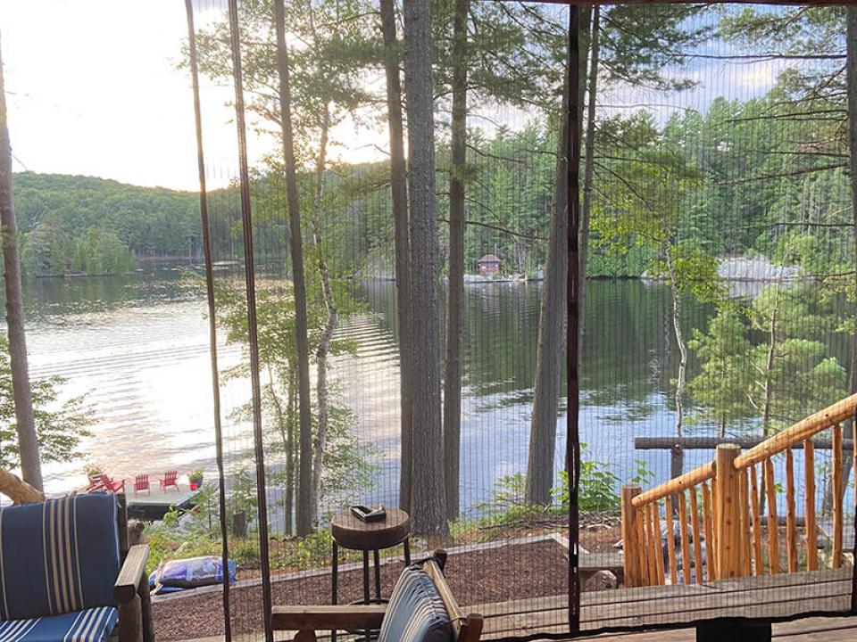 CampStillwaters_O_CoveredPorch_Lake