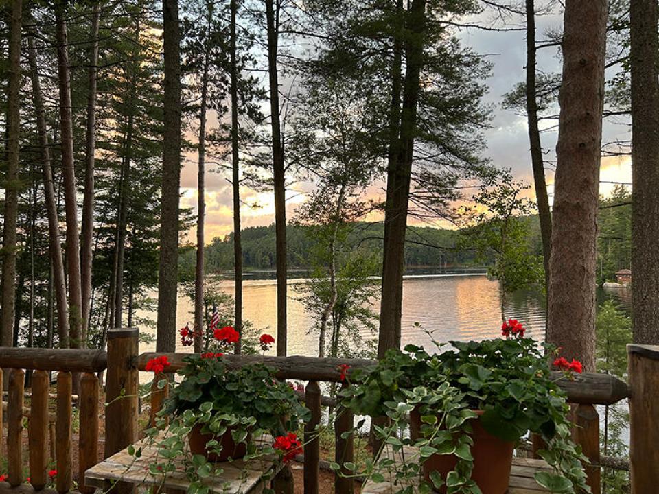 CampStillwaters_O_Deck_Flowers