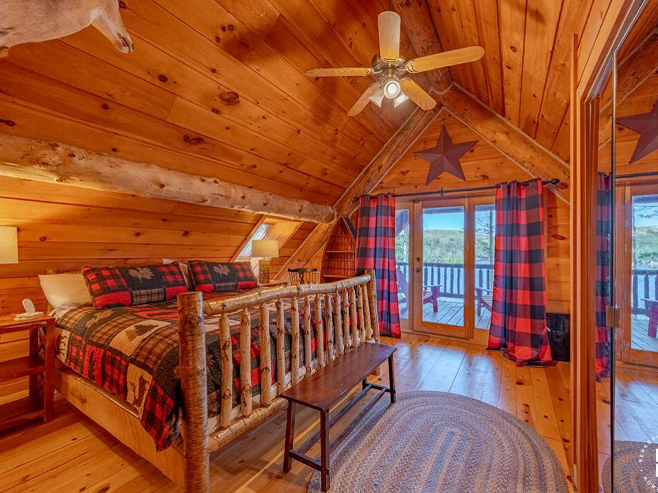 CampStillwaters_Spring_Bedroom2_To_Balco