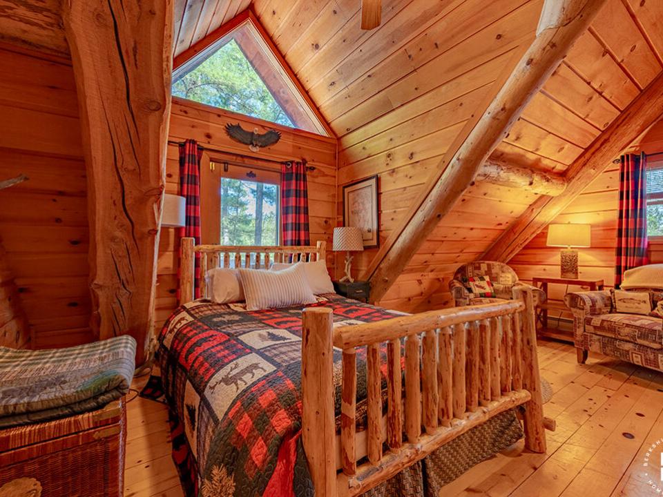 CampStillwaters_Spring_Bedroom3