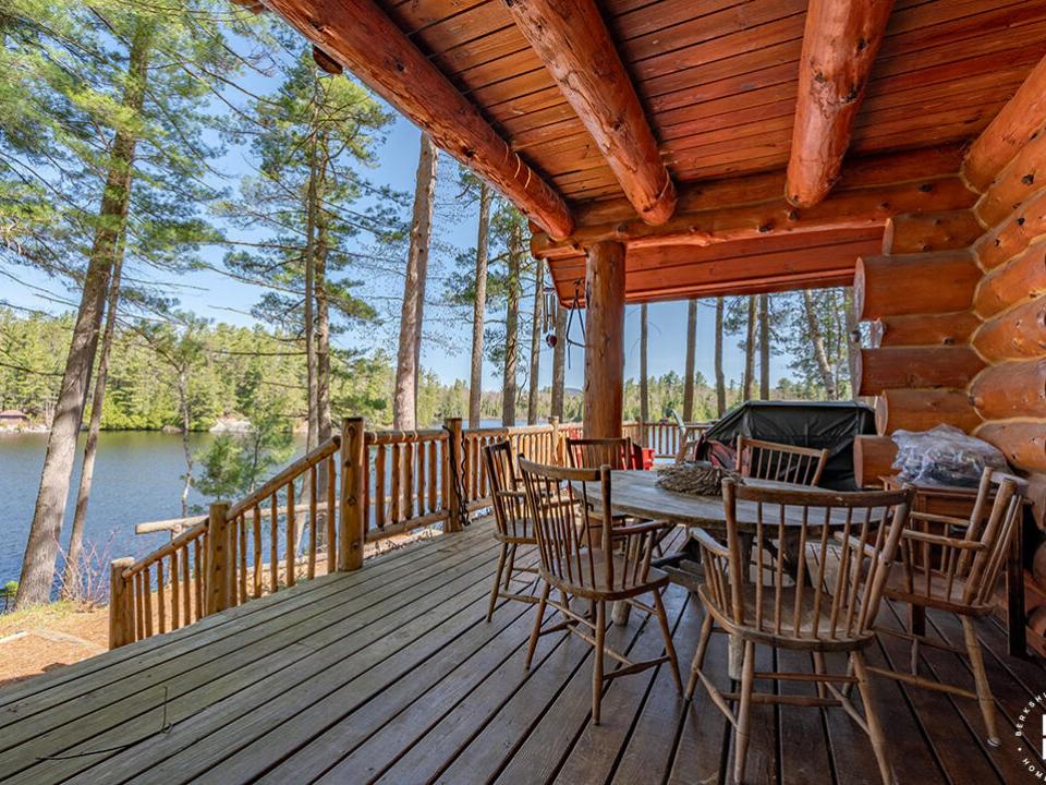 CampStillwaters_Spring_CoveredPorch_R