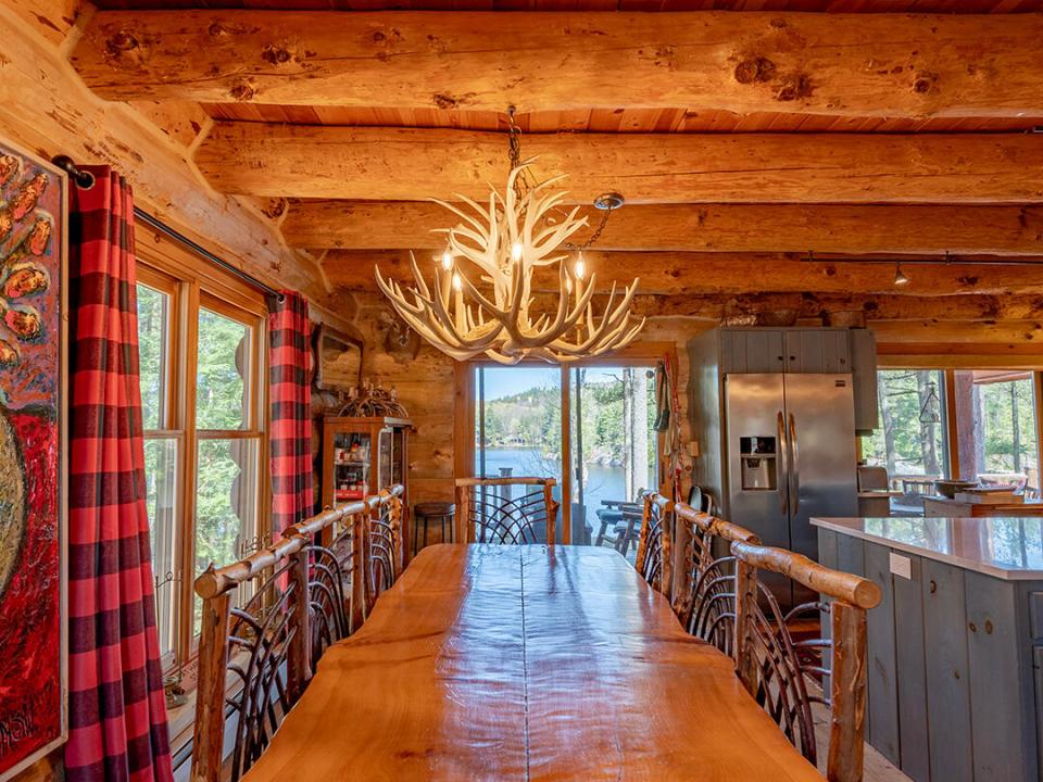 CampStillwaters_Spring_DiningRoom_V