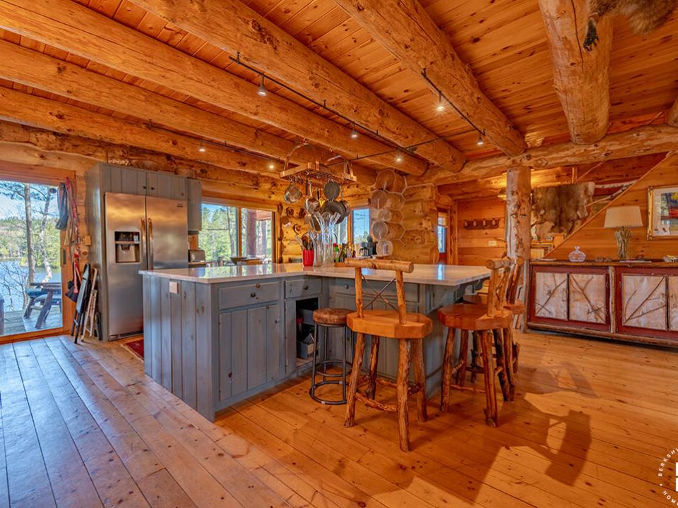 CampStillwaters_Spring_Kitchen_BB_Left