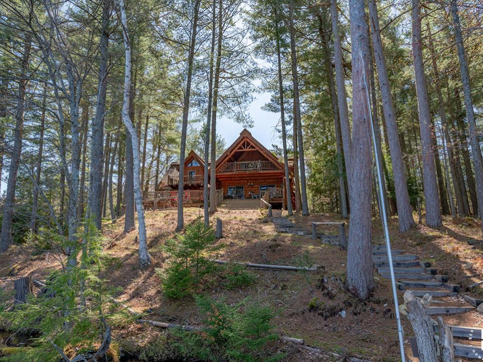 CampStillwaters_Spring_Exterior_Back_Fro