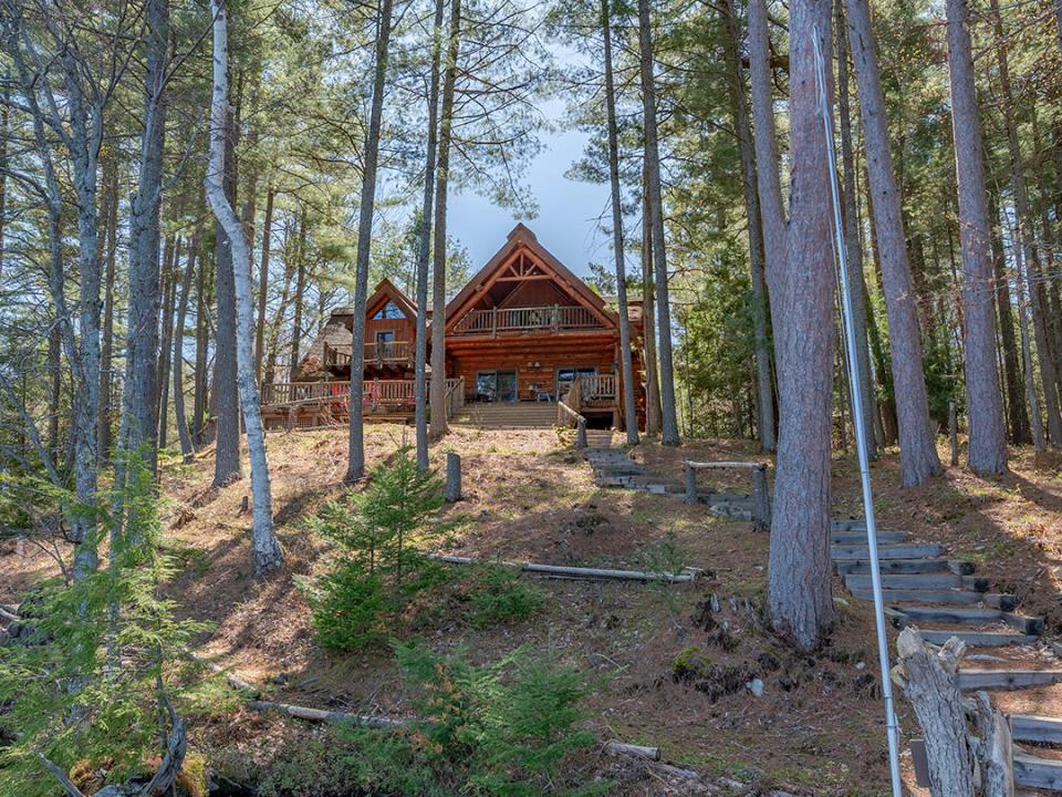 CampStillwaters_Spring_Exterior_Back_Fro