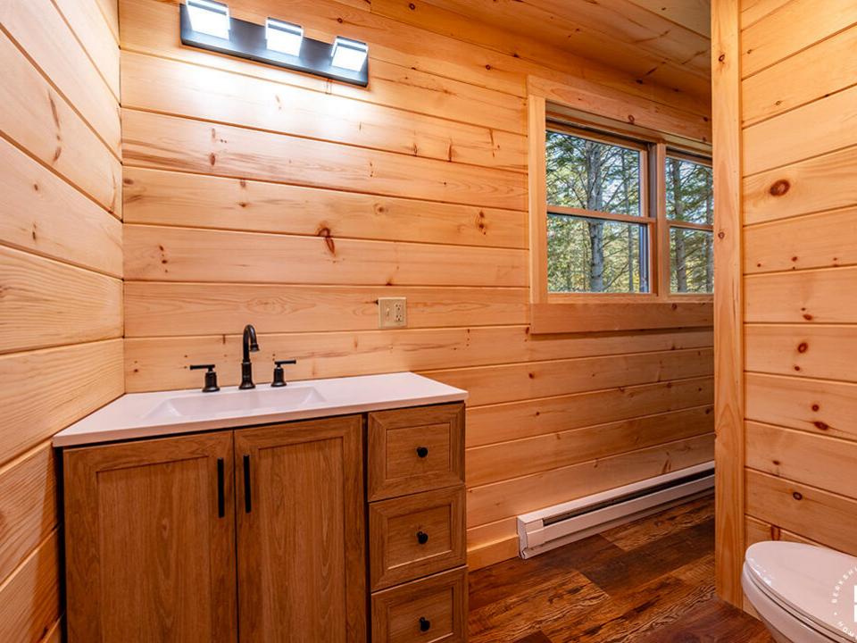 NewlyContructedLogHomeInLP_Bathroom1