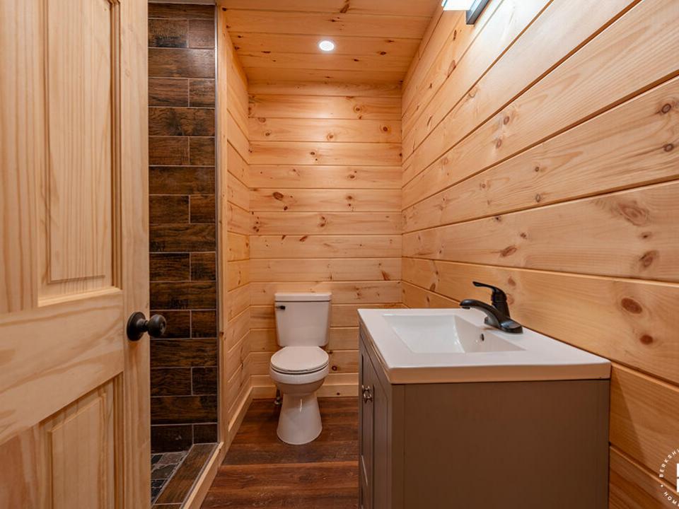 NewlyContructedLogHomeInLP_Bathroom2