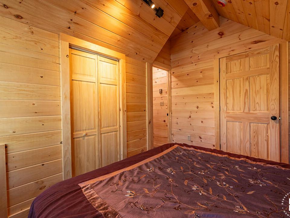 NewlyContructedLogHomeInLP_Bedroom1_To_B