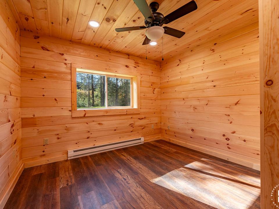 NewlyContructedLogHomeInLP_Bedroom3