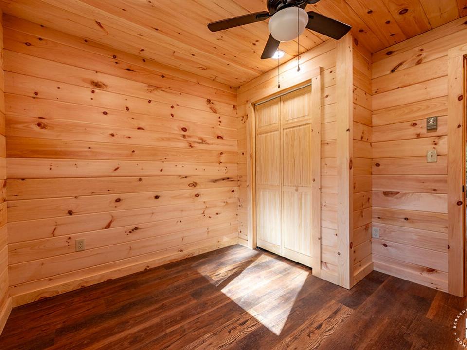 NewlyContructedLogHomeInLP_Bedroom4_Clos