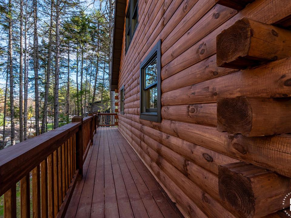 NewlyContructedLogHomeInLP_Deck_Side