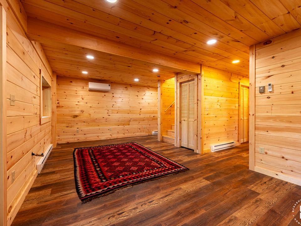 NewlyContructedLogHomeInLP_Den