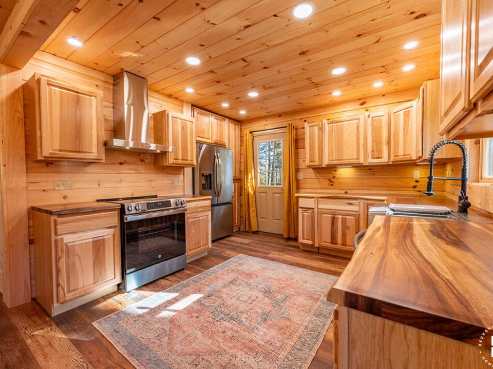 NewlyContructedLogHomeInLP_Kitchen_R