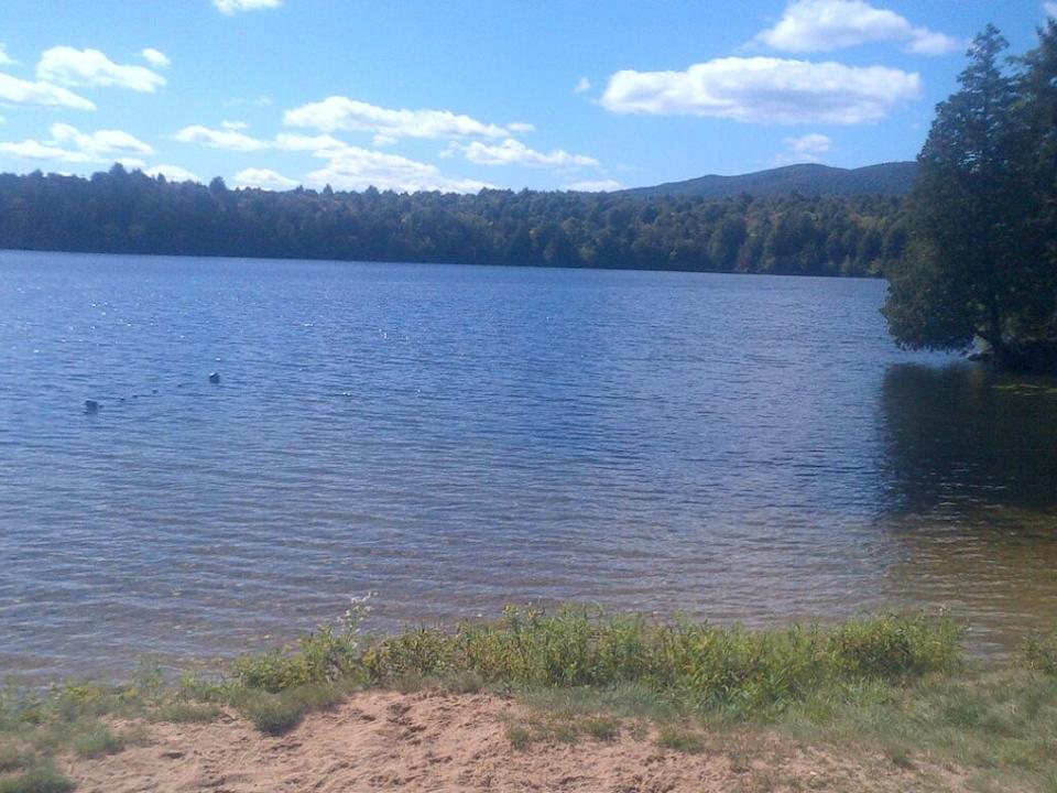 Echoes Cottage shared beach lakefront