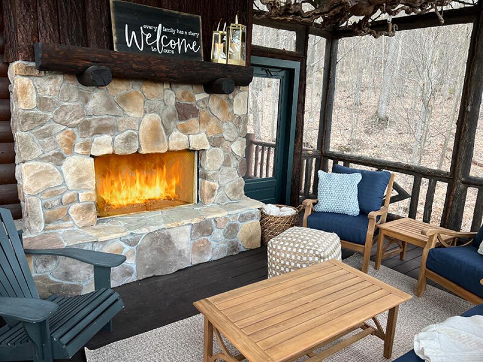 Outside-Patio-with-Fireplace_Fire