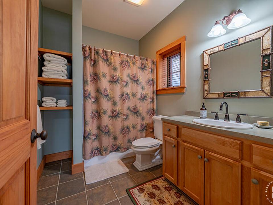 CustomBuiltADKHomeOnOverlook_Bedroom3_Ba