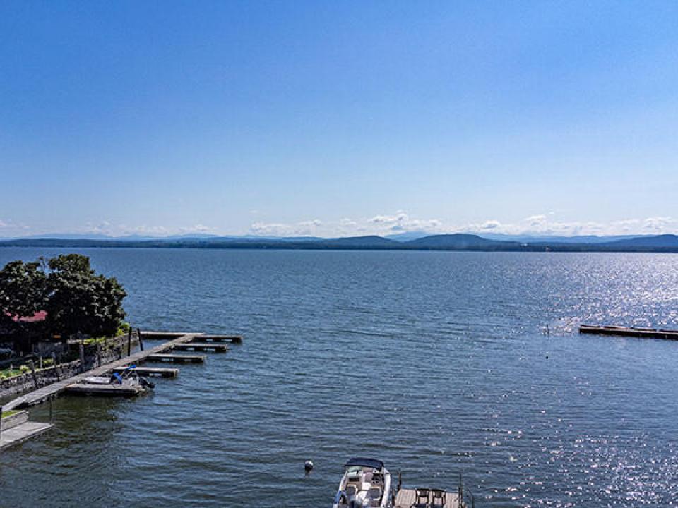BarnDoorTavernInEssex_A_LakeChamplain