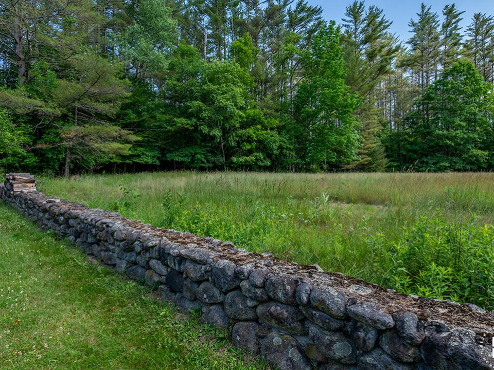 TheBlacksmithHouse_FrontField_Stonewall